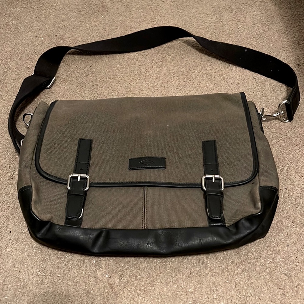 Fossil shoulder bag! Never used great for laptop